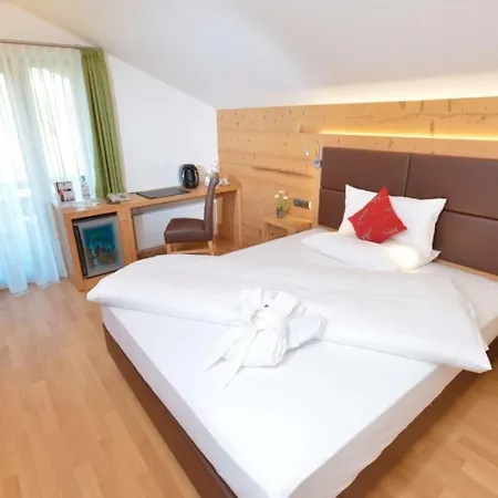 Western Alpenhof Hotel 4*
