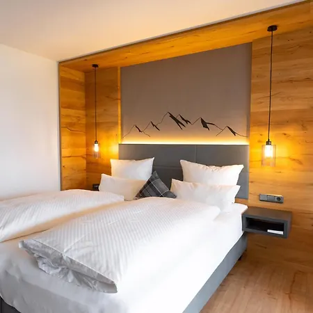 Western Alpenhof Hotel 4*